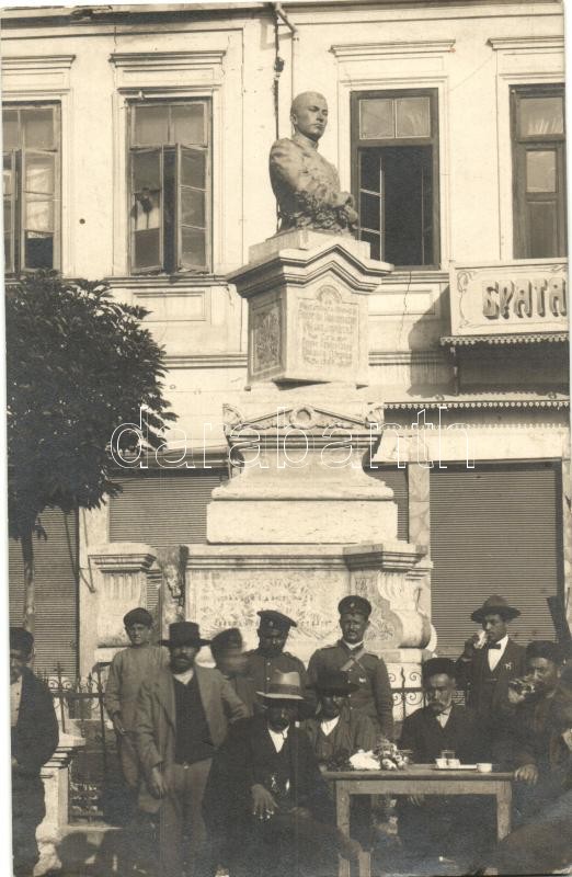 Gorna Oryahovitsa, Gorna Orjahovica; Georgi Izmirliev statue, photo