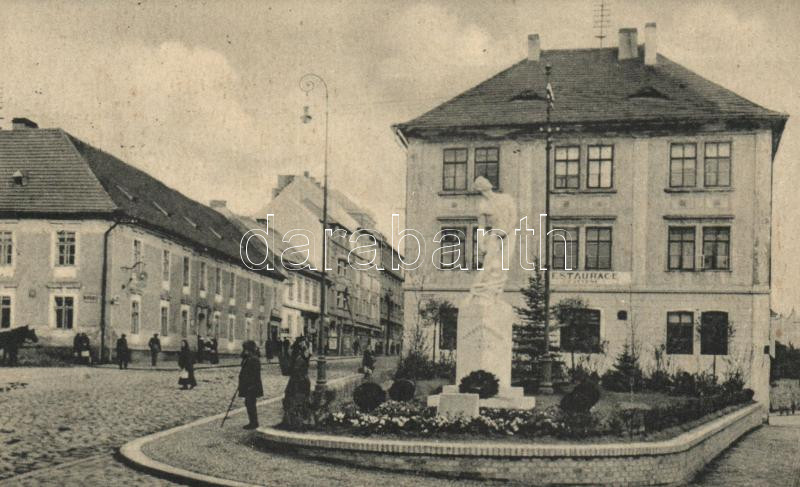 Tabor, Husovo Namesti s pomnikem 'Osvoboditelum' od mistra Duska, Restaurace u jelena; Nakladem Josefa Matouska / Hus square, monument, restaurant