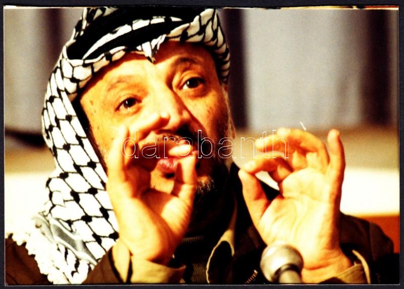 cca 1980-1990 Jasszer Arafat, sajtófotó, hátulján feliratozva, 12,5×8,5 cm