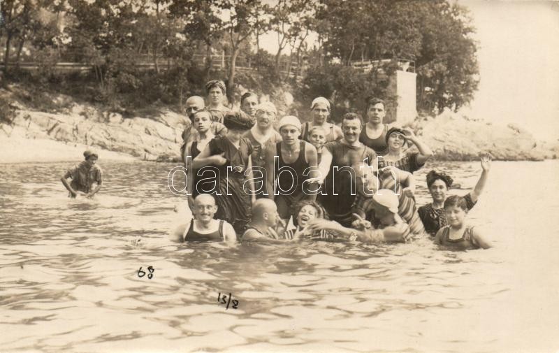 1911 Lovran, Lovrana; bathing people group photo