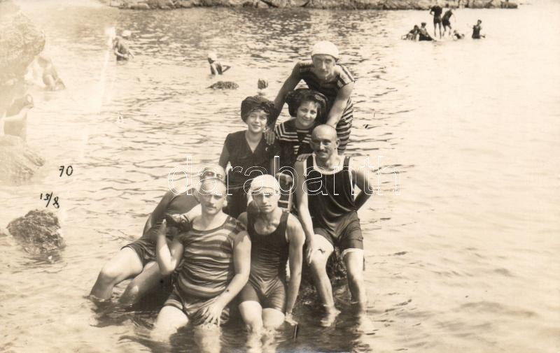1911 Lovran, Lovrana; bathing people group photo