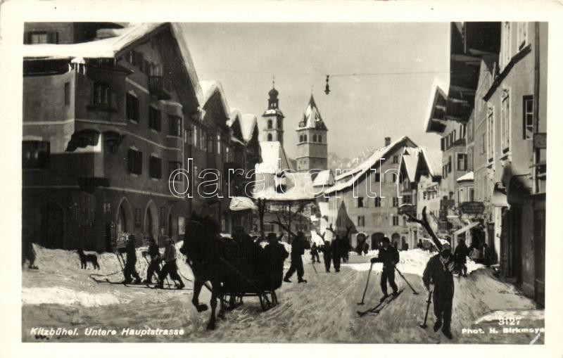 Kitzbühel, Untere Hauptstrasse / street, skiers