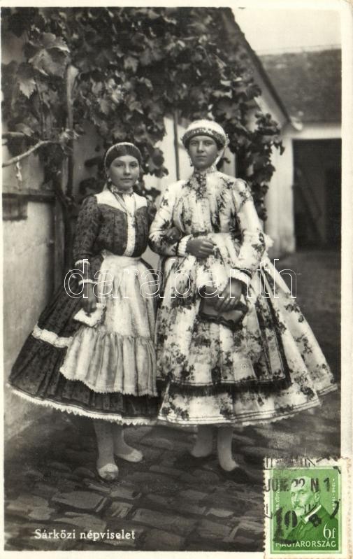 Sárközi népviselet, Hungarian folklore