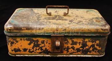 Nagyméretű régi fém doboz, viseltes állapotban, 37,5×20,5×14 cm