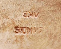 Díszes orosz ezüstözött alpakka kistálka, jelzett, d: 10,5 cm