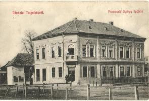 Tótpelsőc, Pivarcsek György épülete, hátoldalon a Pivarcsek család tagjainak aláírásával / building of György Pivarcsek, signatures of the members of Pivarcsek family on the back side (r)