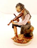 Poema hegedülő férfi, festett bisquit porcelán, jelzett, hibátlan, m:25 cm