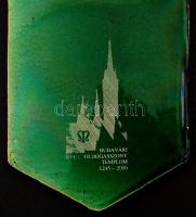 Zsolnay Budavári Nagyboldogasszony templom 1245-2006 feliratú sorszámozott tetőcserép, 35x14 cm