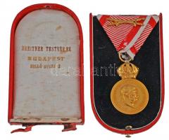 1914-1916. "Bronz Katonai Érdemérem a katonai érdemkereszt szalagján, kardokkal" aranyozot...