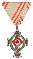 1914. "A Vörös Kereszt II. Osztályú Díszjelvénye hadidíszítménnyel" jelzetlen zománcozott kitüntetés mellszalagon T:1-,2 Hungary 1914. "Red Cross, Badge of Honour, 2nd Class, with a war decoration" decoration on ribbon without mark C:AU,XF NMK 283.