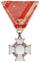 1916-1918. "A Katonai Érdemkereszt III. Osztálya hadidíszítménnyel és kardokkal" kitünteté...