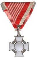 1916-1918. "A Katonai Érdemkereszt III. Osztálya hadidíszítménnyel és kardokkal, ismételt adomá...