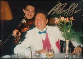 Slava Zajcev(1938-) divattervező által tervezett ruhák fotói és aláírása, 4 db fotó, 13x13 és 18x12 ...