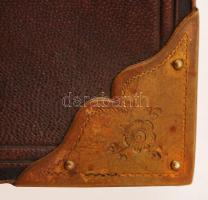 cca 1880 Régi veretes fémcsatos fotóalbum, elején képpel, 104 db hellyel 7x10 cm-es keményhátú képek...