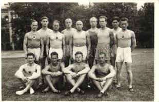 Budapest I. Testnevelési Főiskola 1932/33 év atlétikai bajnokai, photo (ragasztónyom / gluemark)