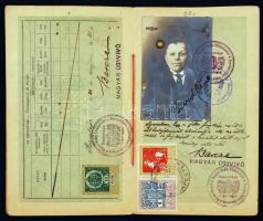 cca 1920, Útlevelek, 8db, törpe artista csoport tagjainak részére érdekes bélyegzőkkel, illetékbélye...