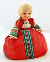 Régi teamelegítő baba népviseletben, ruhája kifakult, m: 30 cm