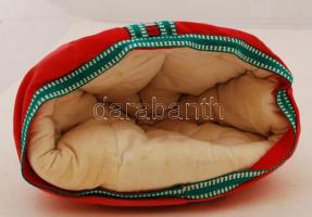 Régi teamelegítő baba népviseletben, ruhája kifakult, m: 30 cm