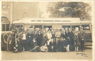 New York City, Hungarian Opera Company autobus, group photo (fl)