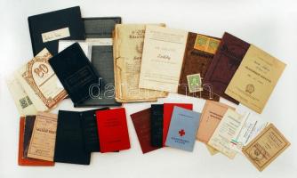 cca 1920-1991 30 db vegyesen magyar és külföldi régi, kitöltött, fényképes érdekes igazolvány (pl. vasúti), tanulmányi értesítő, tagsági könyv, stb.