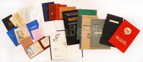 1938-1989 27 db régi, kitöltött, fényképes érdekes igazolvány egyetemi leckekönyv, tagsági könyv, stb.