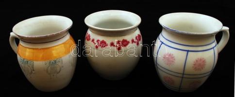 3 db bögre, kettőn hajszálrepedések, matricások, egyik jelzett, m:9,5 cm