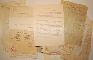 Családi okmányok 2 irattartóban, benne igazolványok, oklevelek, fényképek stb, érdemes megnézni