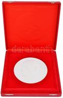 NDK 1957. "Ernst Thälmann 1886-1944" porcelán plakett díszdobozban. Szign.: Bruno Eyermann...