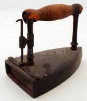 Régi öntöttvas szenes vasaló, sérült,/ Vintage coal iron, 16×20 cm