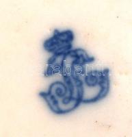 Antik porcelán doboz, matricás női képpel, jelzett, karcolásokkal, m:9 cm, d:24 cm