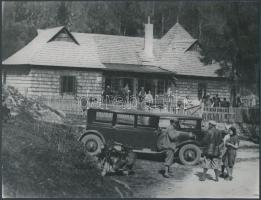 cca 1935 Matheisel József (1908-1961): Autóval, motorral, gyalogosan a Magas-Tátrában, a szerző hagyatékában levő negatívról készült későbbi másolat, 18x24 cm