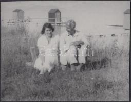 cca 1930 Nyaraló vendégek felvételei Balatonkeneséről, 3 db későbbi nagyítás, 17x21 cm