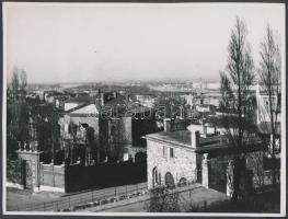 cca 1930 Reich Péter Cornel: Budapest, a Bécsi kaputól az Ostrom utca felé, a Horty sétányról levéve, feliratozott fénykép a szerző hagyatékából, 18x24 cm