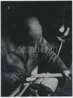 cca 1935 Korschelt Miklós (1900-1982): Lakatos, pecséttel jelzett vintage fotóművészeti alkotás, 23x17 cm