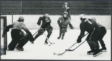 cca 1970 Hokimérkőzés, jelzetlen sportfotó Gebhardt György (1910-1993) hagyatékából, 13x24 cm