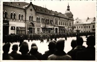 1941 november 30. - Dés, magyar honvédek eskütétele a Főtéren; Foto Paoletto / Hungarian soldiers oath; photo