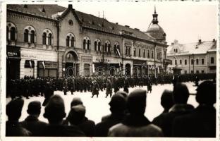 1941 november 30. - Dés, magyar honvédek eskütétele a Főtéren; Foto Paoletto / Hungarian soldier's oath; photo