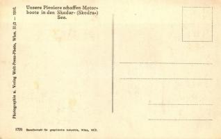 1916 Unser Pioniere schaffen Motorboote in den Skadar / Skodra See; Verlag Welt-Press-Photo / K.u.K....