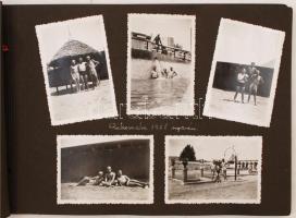 1928-1933 Régi fotóalbum, benne 53 db kisméretű csoportképpel Bécsből, Esztergomból, Máriaremetéről,...