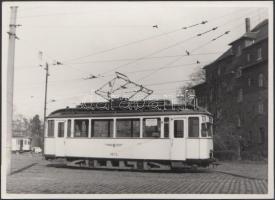 1971 Bernd Winkler: Lipcse, villamos, pecséttel jelzett fotó, 18x12 cm / 1971 Bernd Winkler: Leipzig, Deutschland, Straßenbahn, 18x12 cm / tram