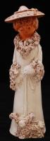 Antalfiné Szente Katalin (keramikus): Kalapos hölgy. Mázas kerámia, jelzett, lepattanásokkal/
