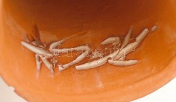 Antalfiné Szente Katalin (keramikus): Kalapos hölgy. Mázas kerámia, jelzett, lepattanásokkal/