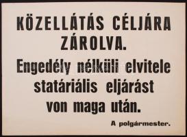 "Közellátás céljára zárolva. Engedély nélküli elvitele statáriális eljárást von maga után. A polgármester" feliratú papír plakát, 30x21 cm