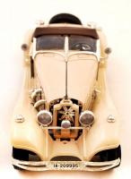 Burago Mercedes Benz 500K Roadster (1936), méretarány 1/20. 26x8cm