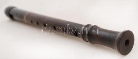 Antik ébenfa furulya Johannes Adler műhelyéből, réz berakással, jelzett, h: 32 cm