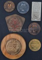 7db szocialista plakett, vállalatok jubileumai alkalmából, egy kivételével mind tokban, közte 1977. "Autóvillamossági Felszerelések Gyára 1952-1977." Br plakett tokban (91x80mm), 1975. "Elektronikus Mérőkészülékek Gyára - Budapest 1950-1975." fém emlékérem tokban (55mm) T:2,2-