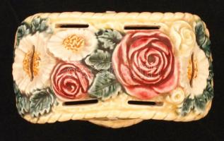 Virágcsokrot formázó díszes kerámia persely, jelzés nélkül, apró kopásnyomokkal, kis sérüléssel, m: ...