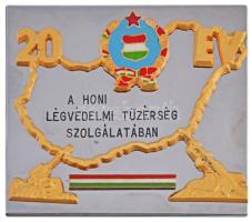 ~1970. "20 év a Honi Légvédelmi Tüzérség Szolgálatában" fém plakett eredeti adományozói dísztokban (93x105mm) T:1-