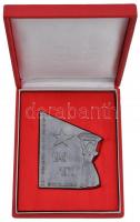 1970. "Belügyminisztérium Sportbajnokság 1945-1970. / Emlékül" fém emlékplakett tokban (77...