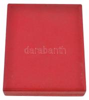 1970. "Belügyminisztérium Sportbajnokság 1945-1970. / Emlékül" fém emlékplakett tokban (77...